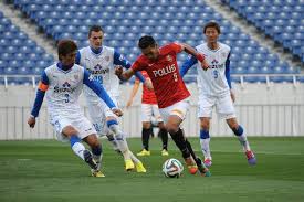 Urawa Reds cùng Yokohama Marinos