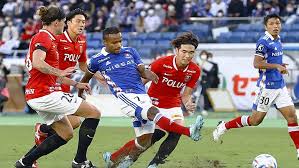 Urawa Reds cùng Yokohama Marinos